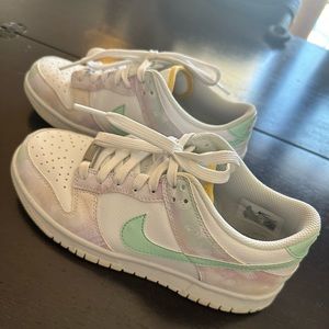 Nike Dunks Low, big kids size 5Y